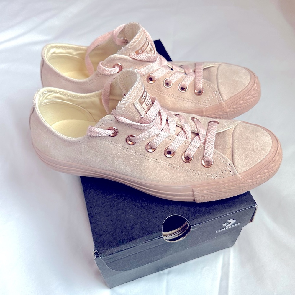 🌸 pink suede rose gold Converse low top Chuck Taylor sneakers